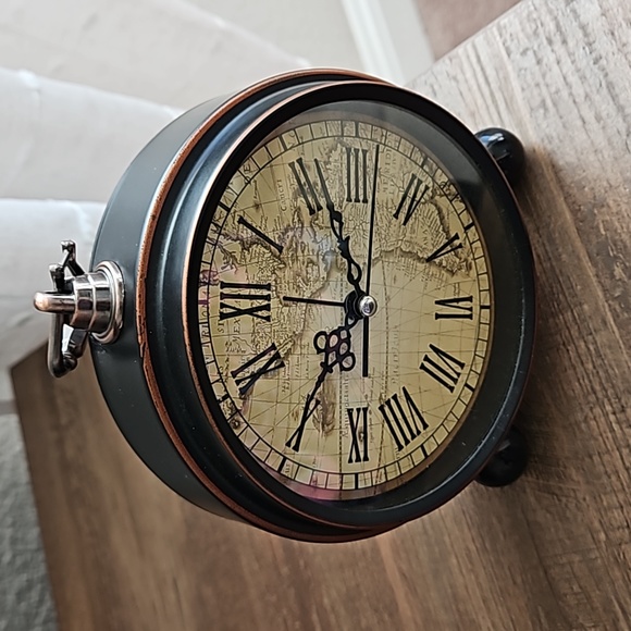 Table Clock - Picture 2 of 3